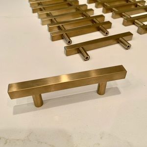 Cabinet pulls. 30 handles Brushed gold.